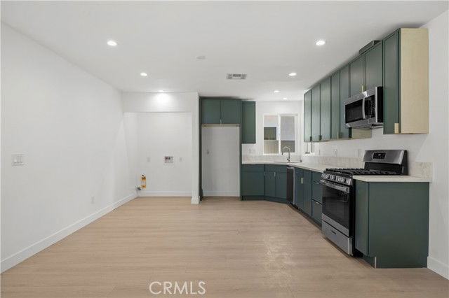 6946 Amestoy Ave - Photo 7 of 8