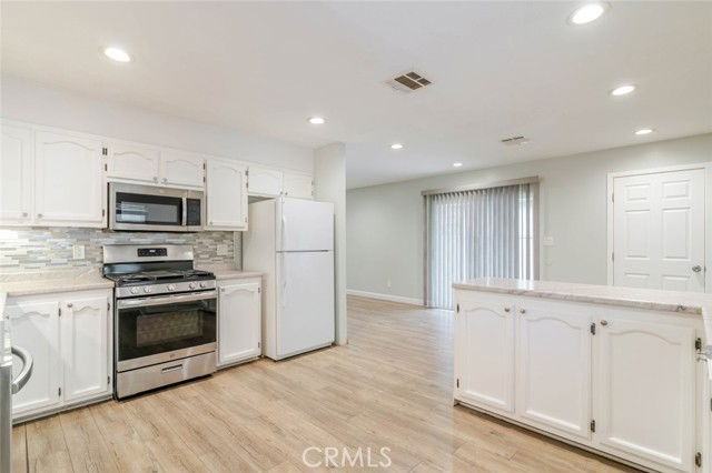 6539 Coldwater Canyon Ave - Photo 2 of 8