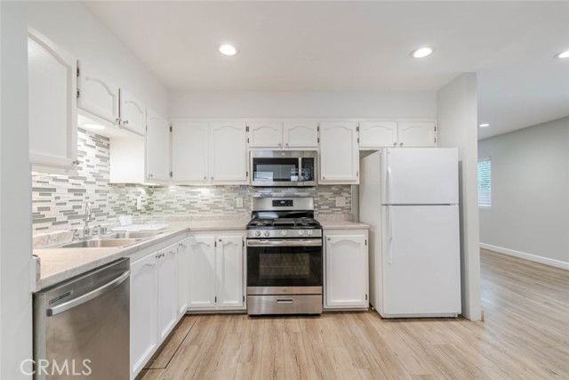 6539 Coldwater Canyon Ave - Photo 3 of 8