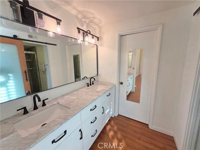 13963 Riverside Dr - Photo 2 of 8