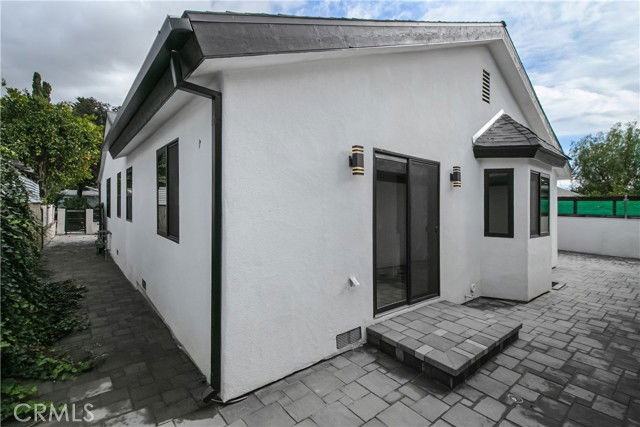 8143 Hazeltine Ave - Photo 2 of 8