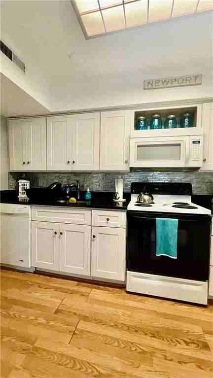 106 Swinburne Row - Photo 7 of 21