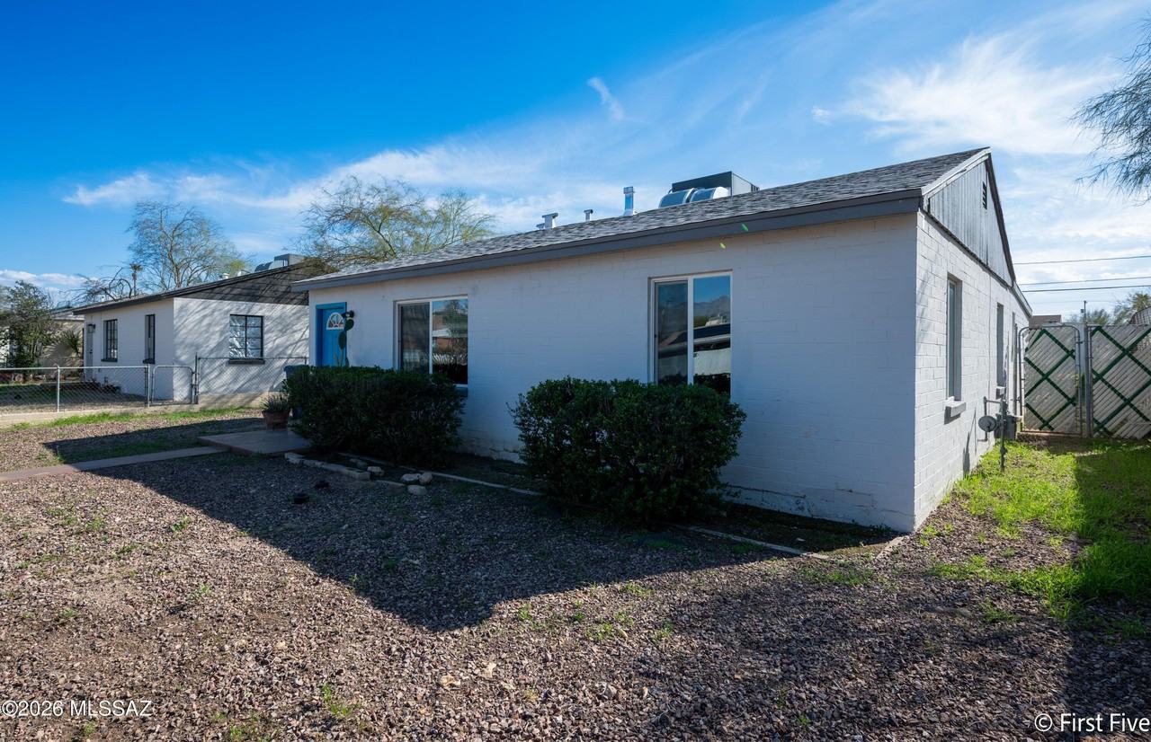 416 E Linden St - Photo 3 of 22