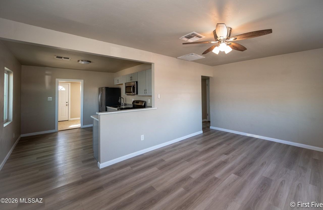 416 E Linden St - Photo 4 of 22