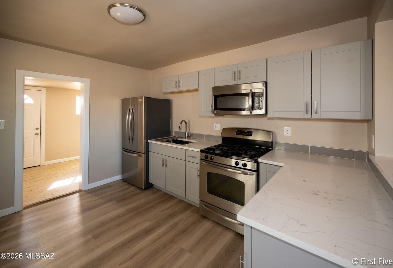 416 E Linden St - Photo 6 of 22