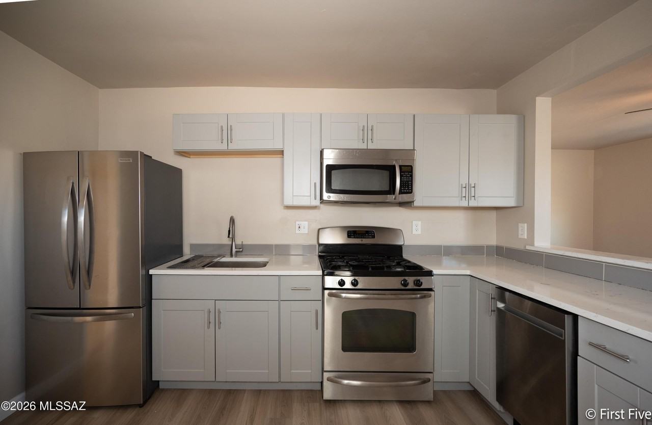 416 E Linden St - Photo 7 of 22