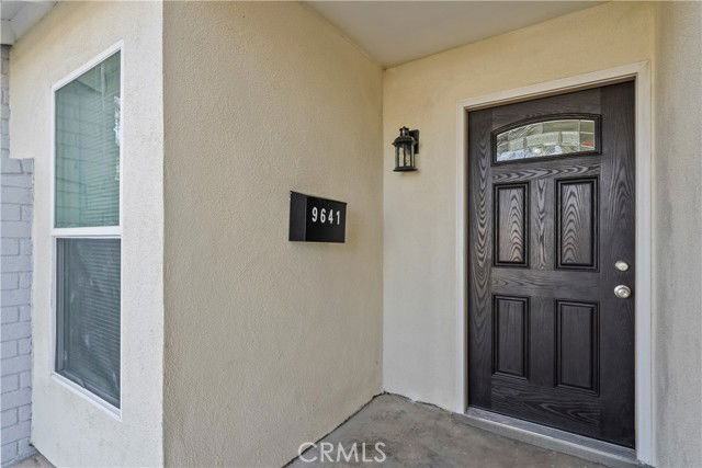 9641 Comanche Ave - Photo 3 of 8