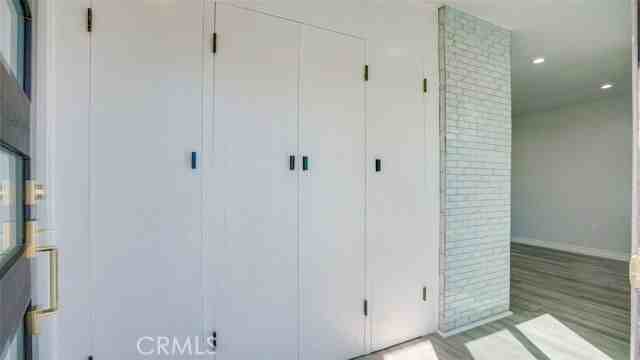 22135 Kittridge St - Photo 2 of 6