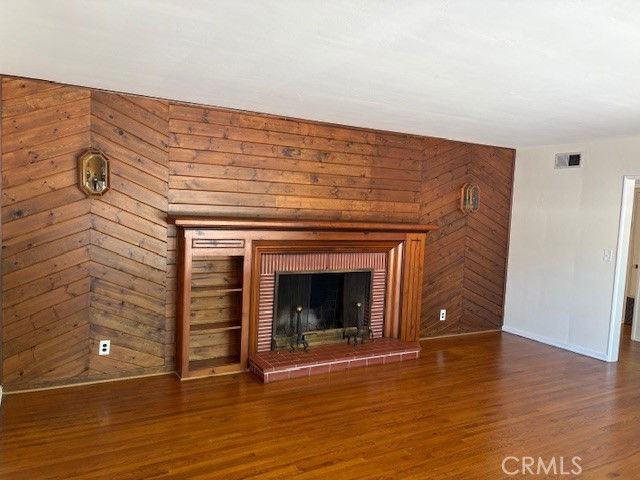 22354 Burbank Blvd - Photo 2 of 8