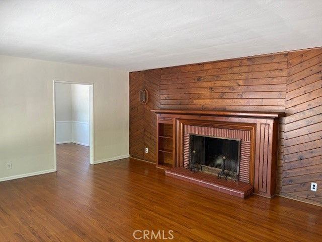 22354 Burbank Blvd - Photo 3 of 8