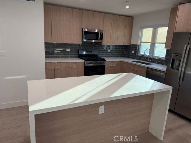 5972 Jamieson Ave - Photo 2 of 8