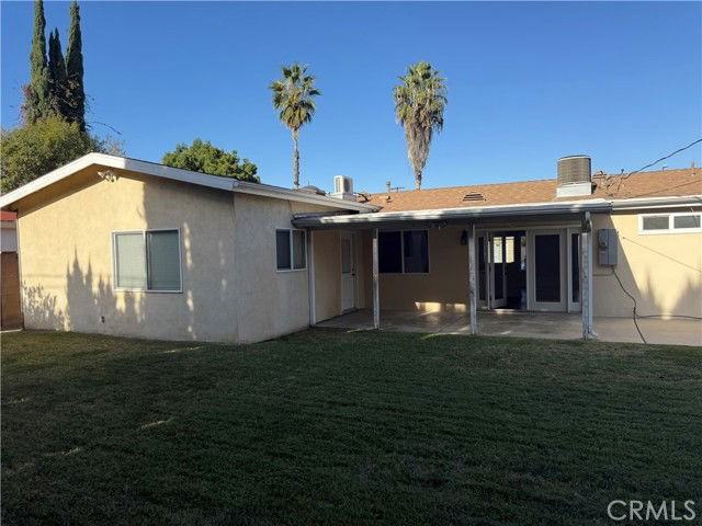 23056 Lanark St - Photo 5 of 8