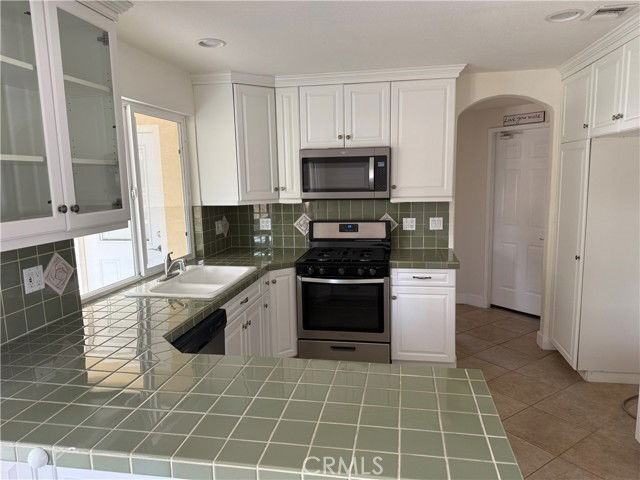 23056 Lanark St - Photo 7 of 8