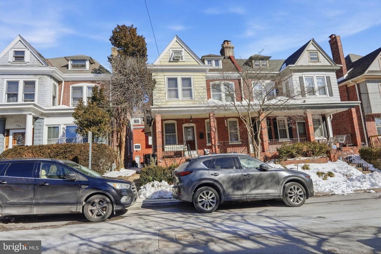 505 W 19th St - Photo 2 of 32