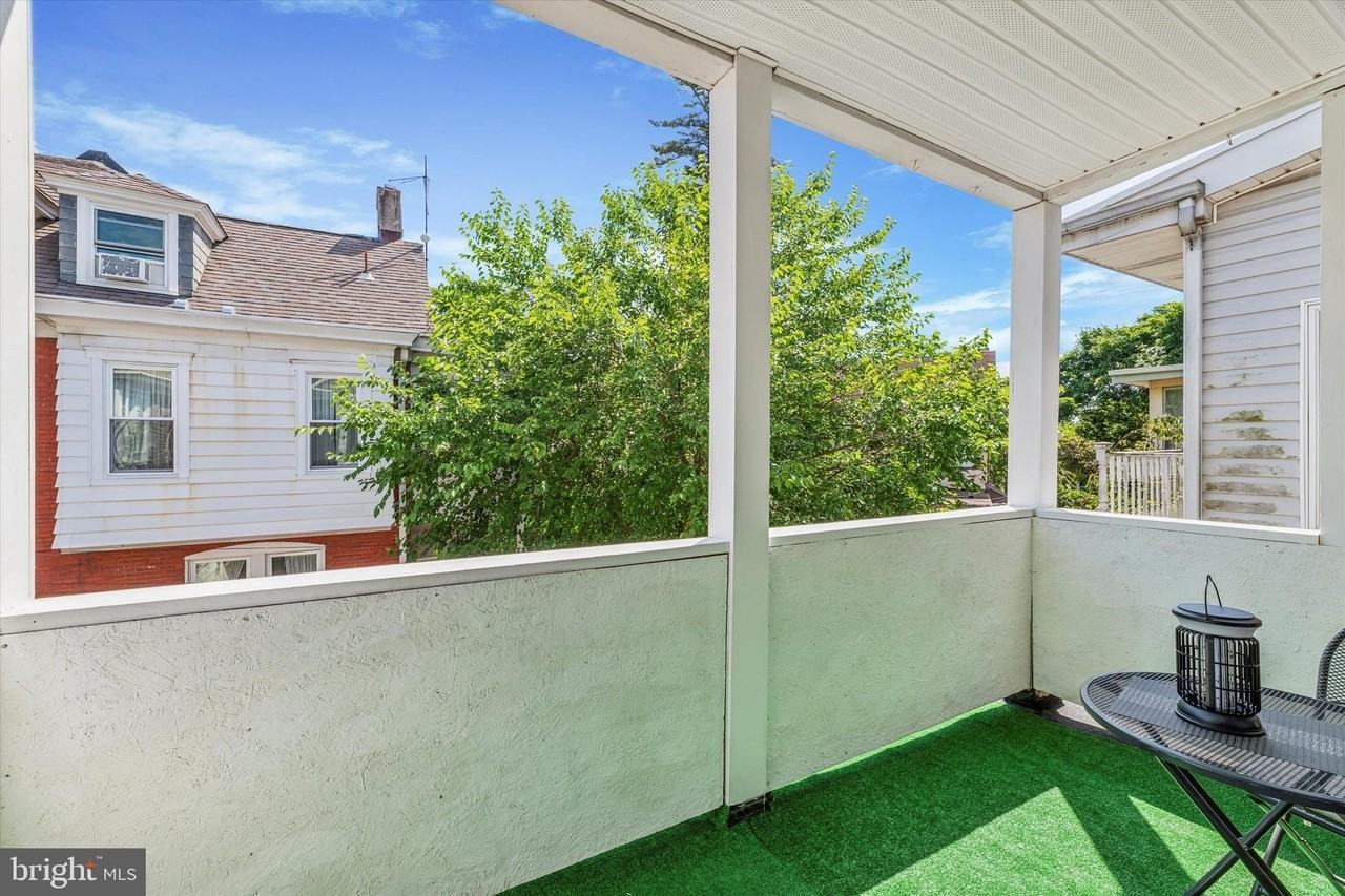 505 W 19th St - Photo 5 of 32