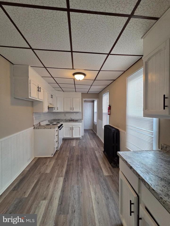 342 Linden St - Photo 4 of 13