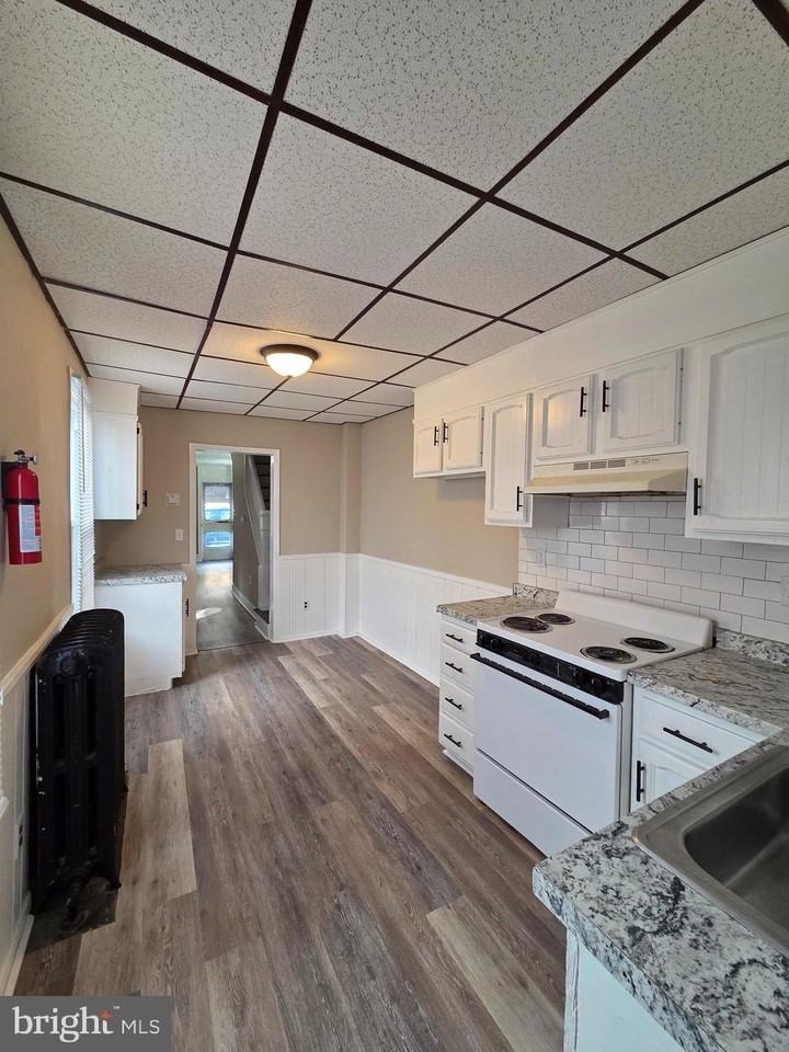 342 Linden St - Photo 5 of 13