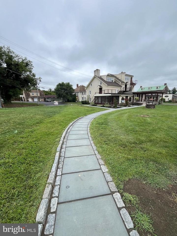 793 PENNS PARK Lane unit: C #C - Photo 2 of 18