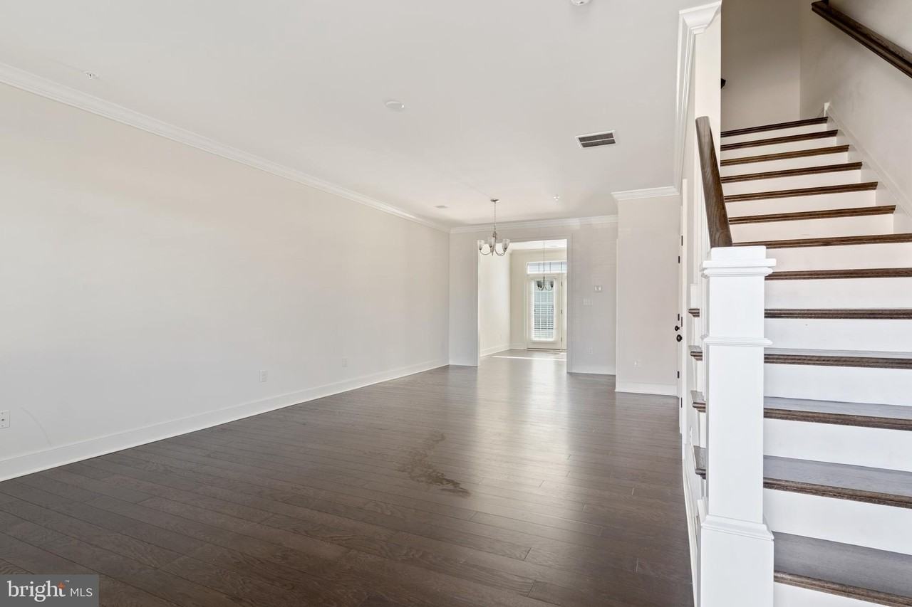 626 D St - Photo 5 of 24