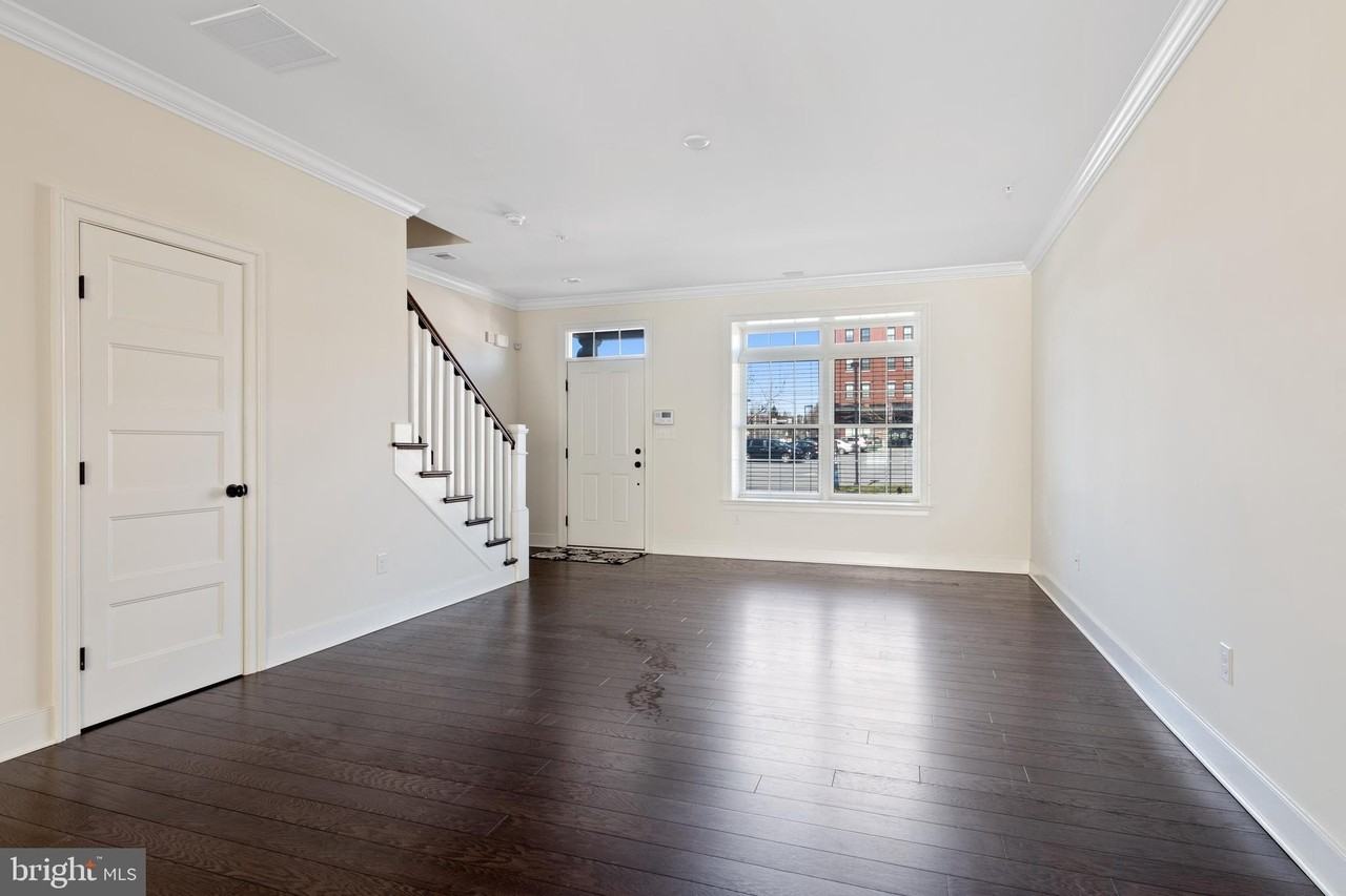 626 D St - Photo 6 of 24