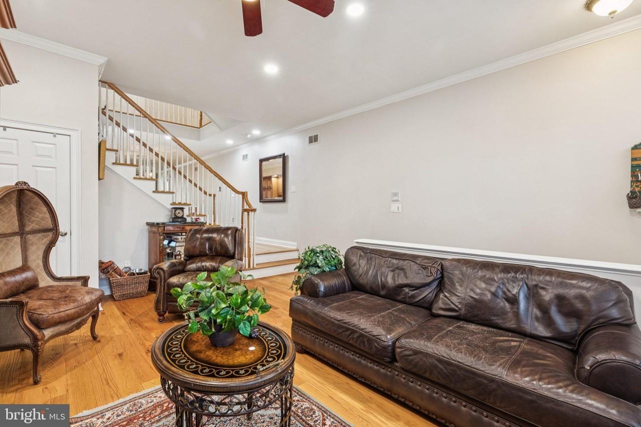 789 S 2nd St - Photo 4 of 50