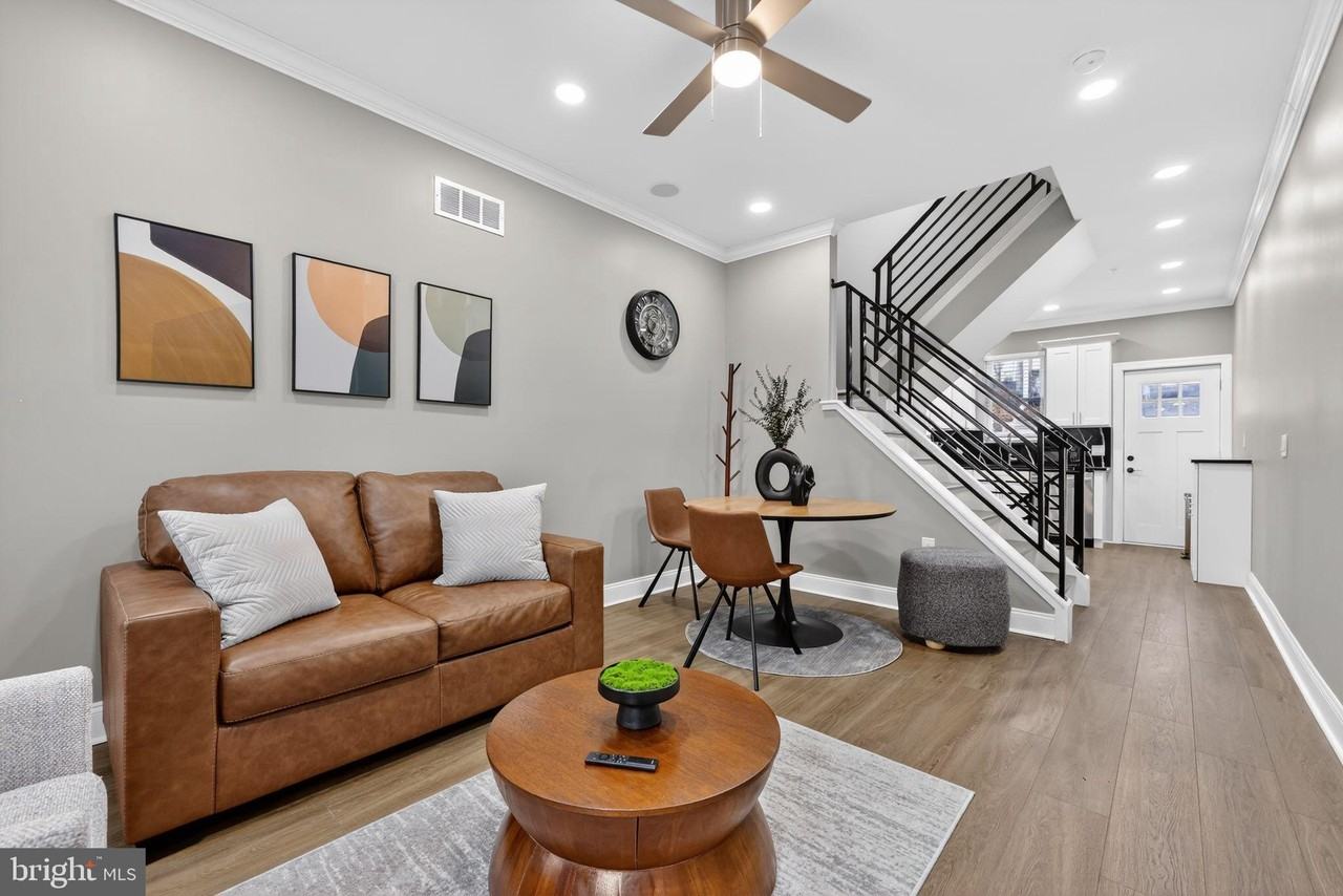 2542 Arcadia St - Photo 2 of 44