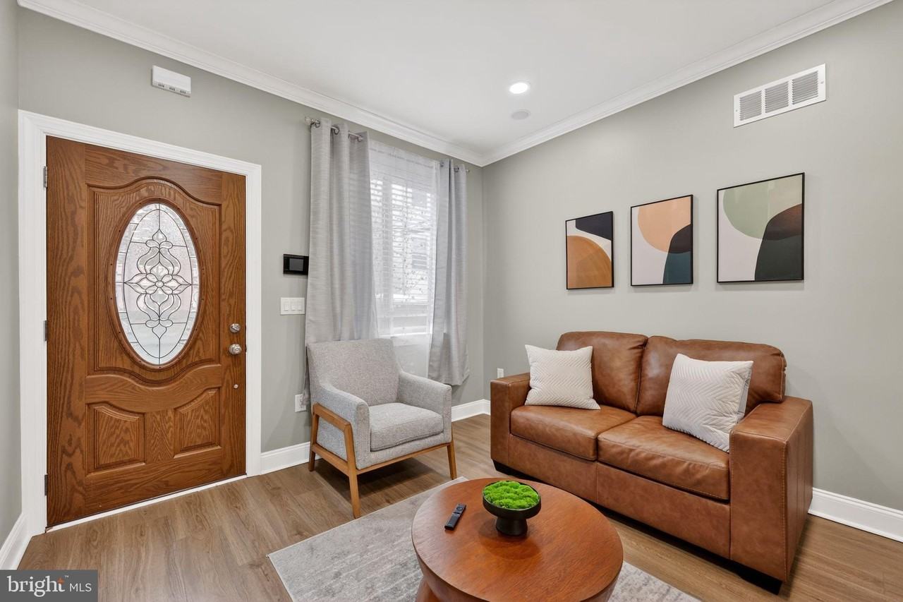 2542 Arcadia St - Photo 3 of 44