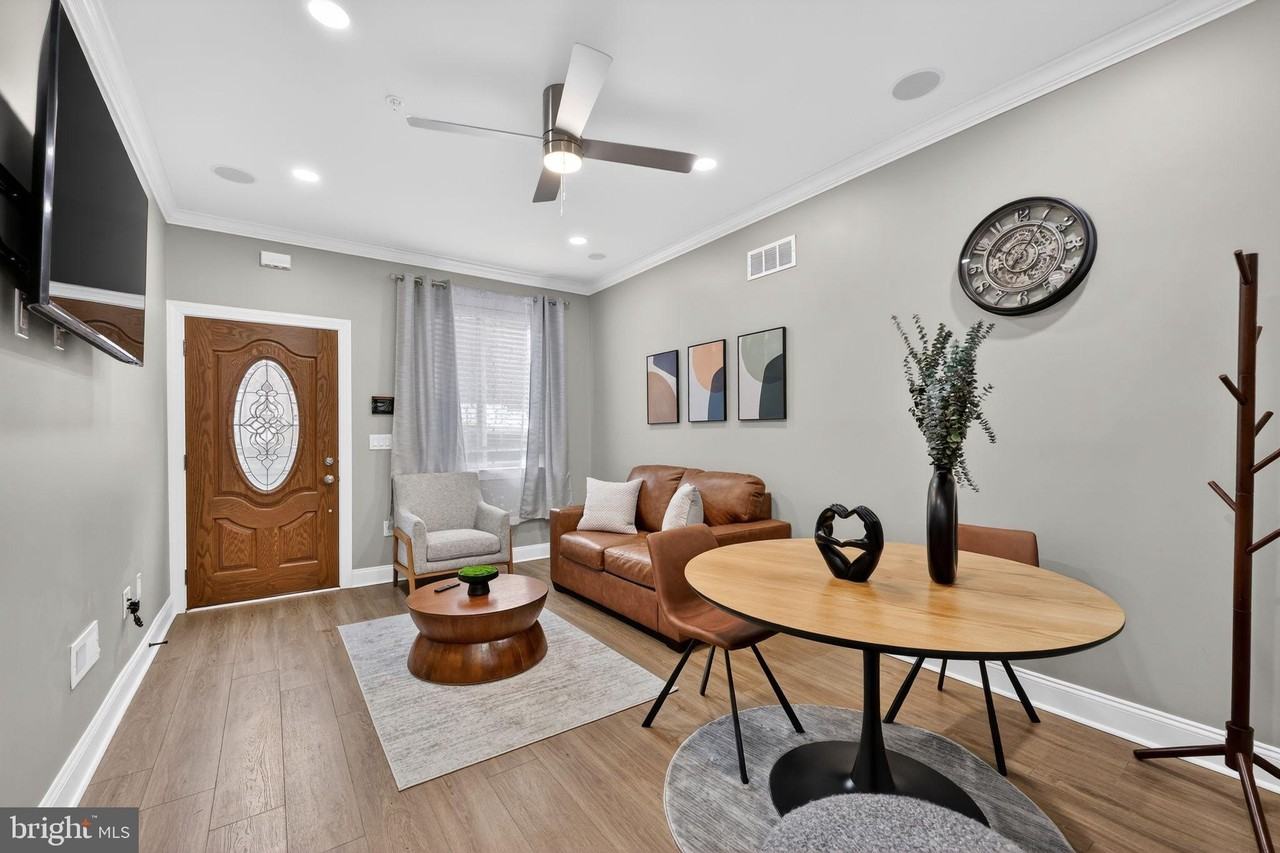 2542 Arcadia St - Photo 5 of 44