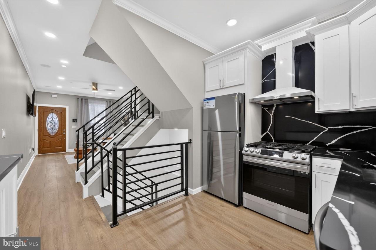 2542 Arcadia St - Photo 7 of 44