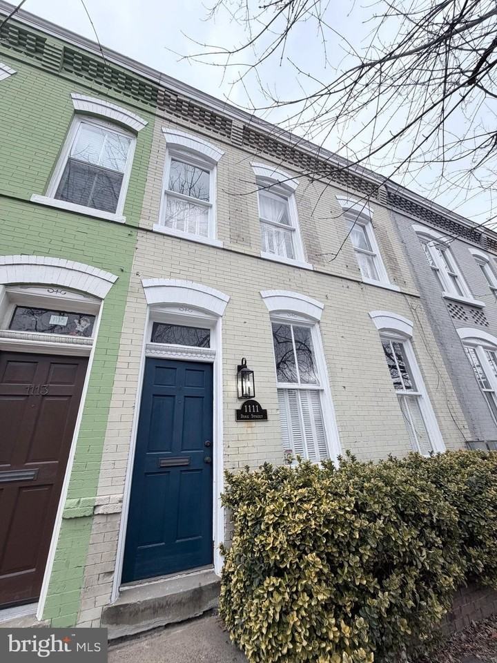 1111 Duke St - Photo 2 of 37