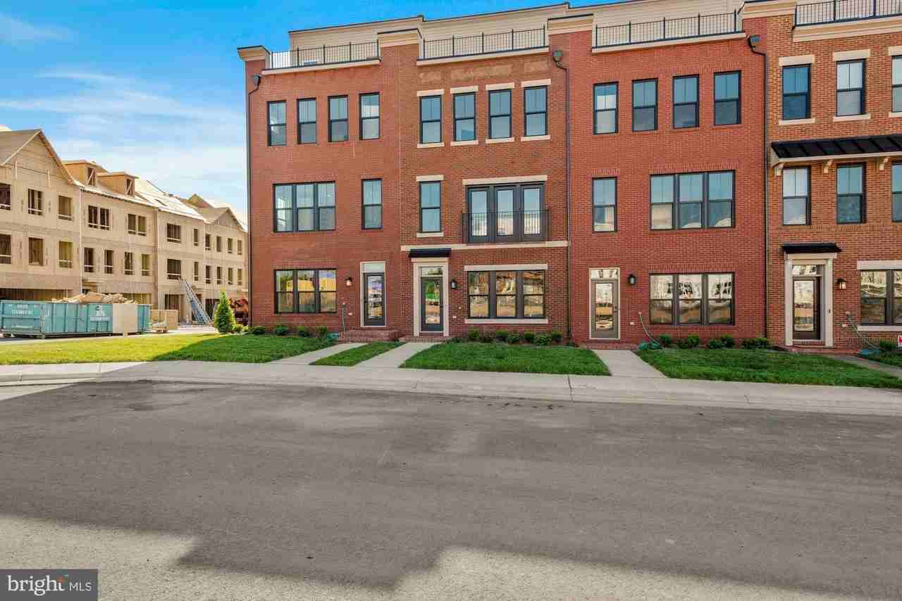 22958 Clarence Walk Ter - Photo 2 of 40