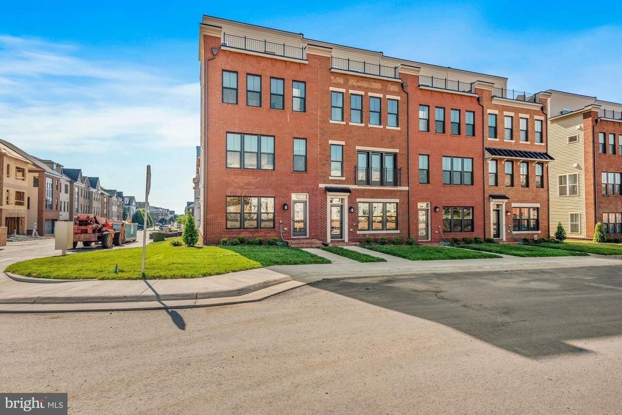 22958 Clarence Walk Ter - Photo 3 of 40