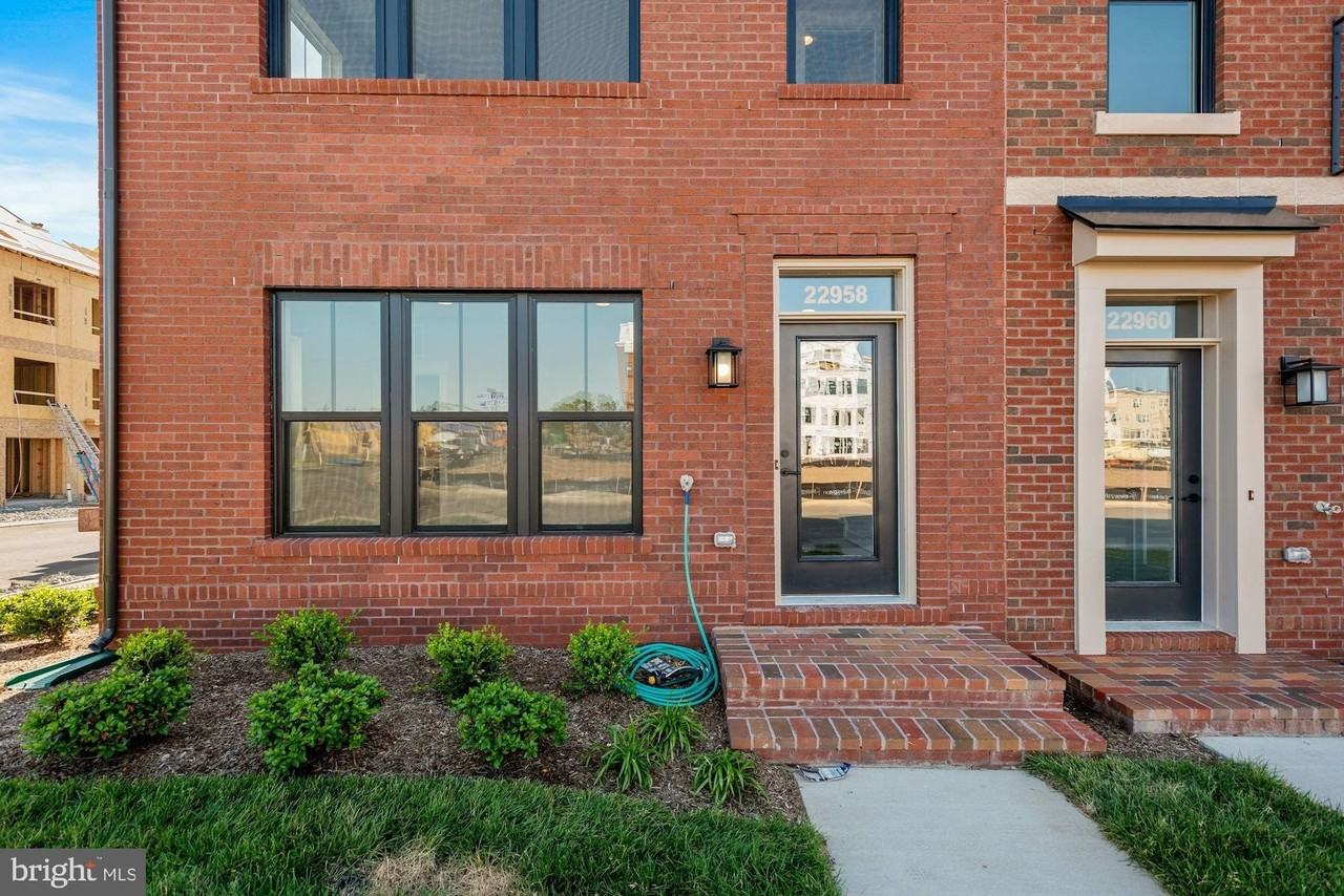 22958 Clarence Walk Ter - Photo 4 of 40