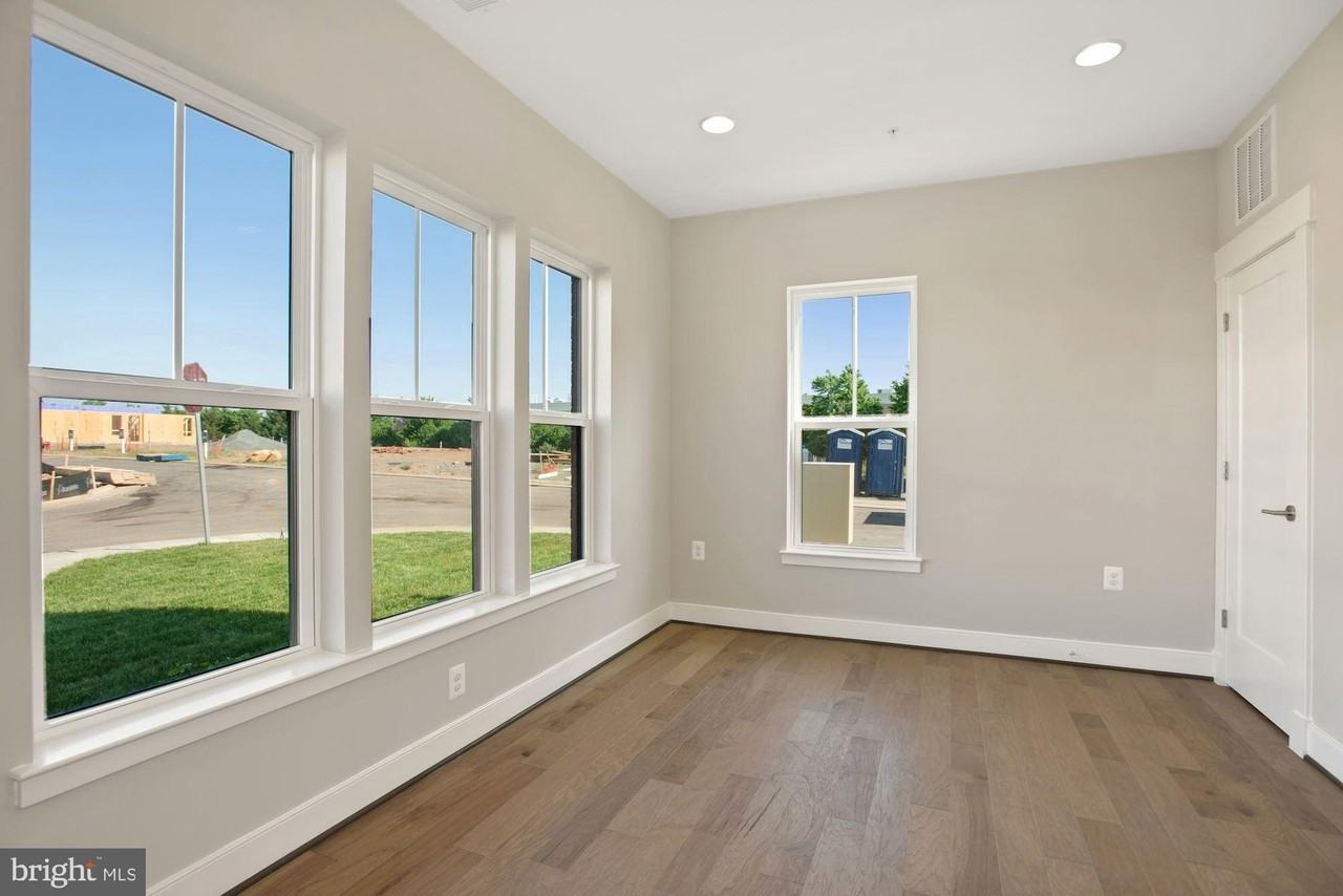 22958 Clarence Walk Ter - Photo 6 of 40