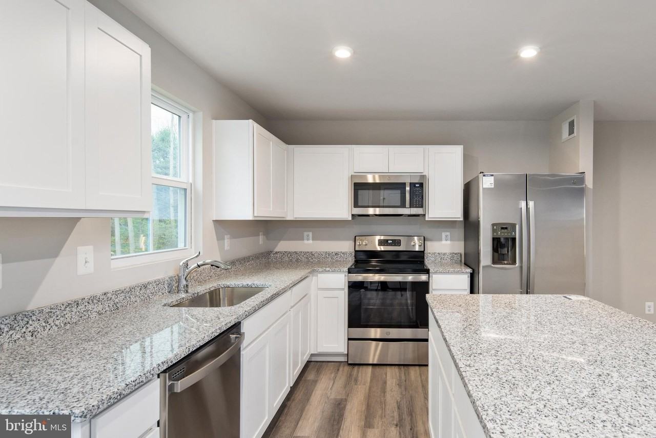 1800 Glenmere Rd - Photo 4 of 8