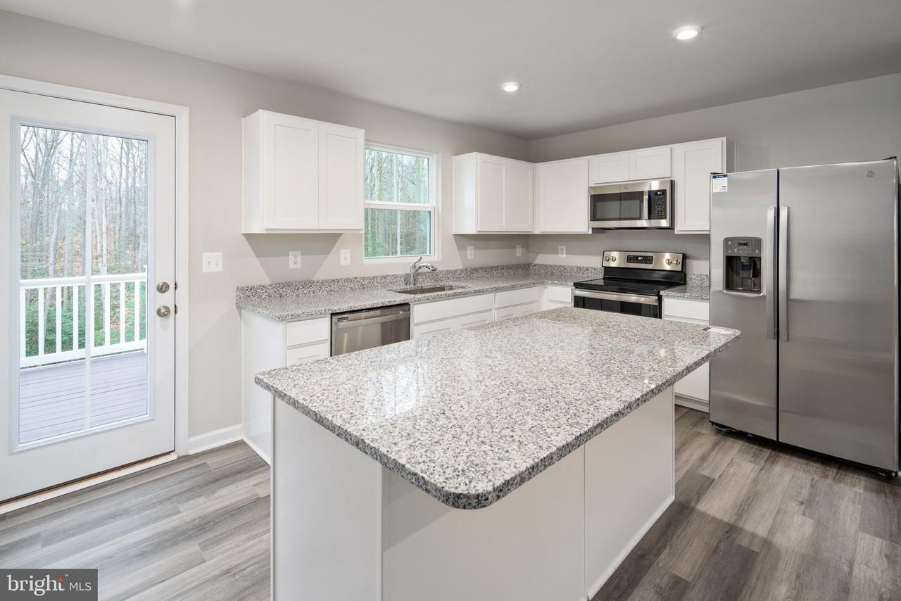 1800 Glenmere Rd - Photo 5 of 8