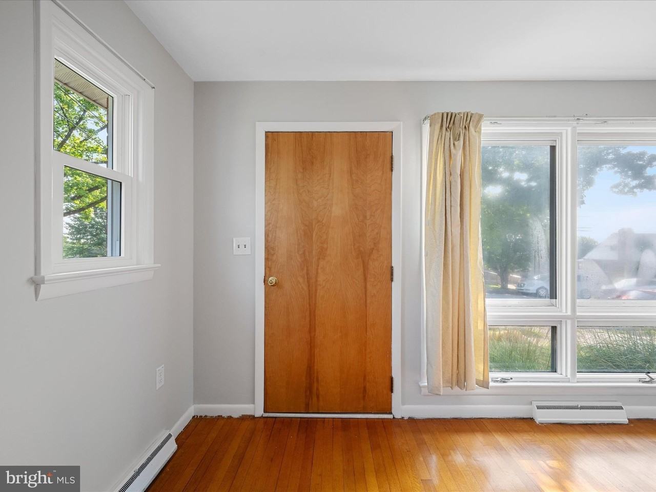 1309 Commerce St - Photo 5 of 26