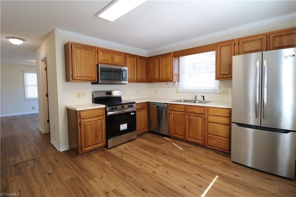 1517 Bethesda Woods Ln - Photo 5 of 21