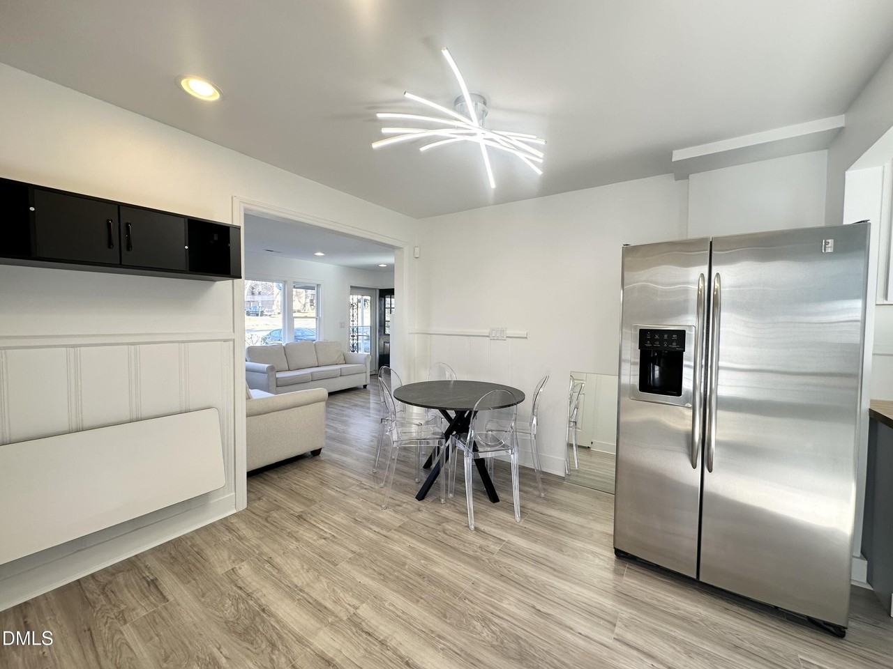 215 N Columbia St - Photo 3 of 17