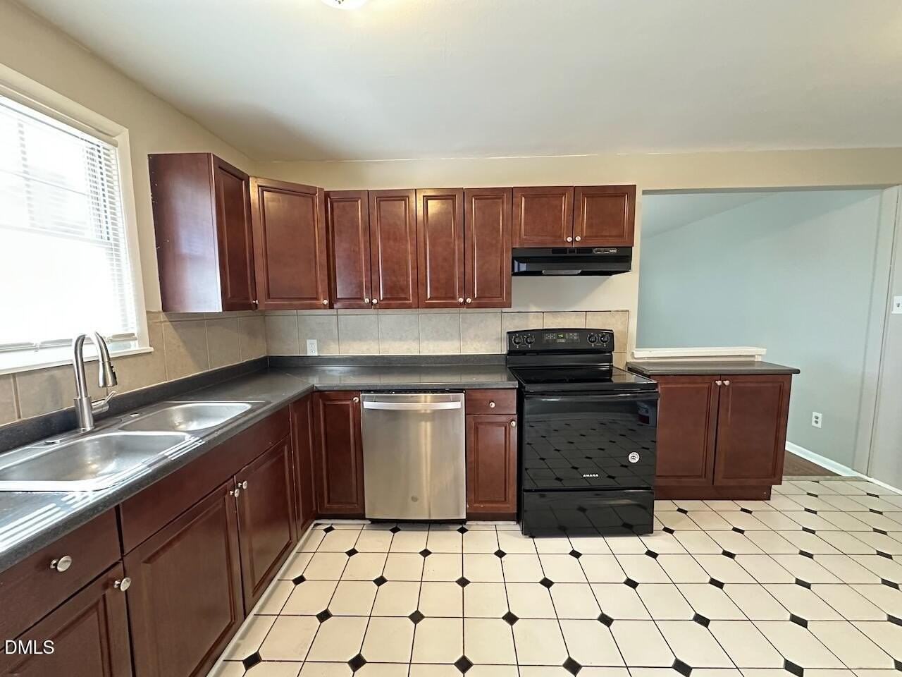 2303 Grantland Dr - Photo 4 of 16