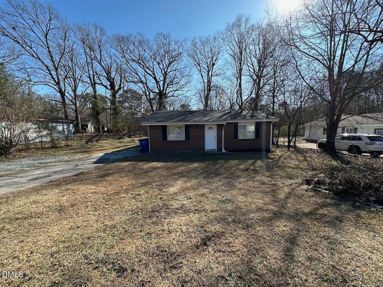 1128 Savannah Dr - Photo 2 of 21