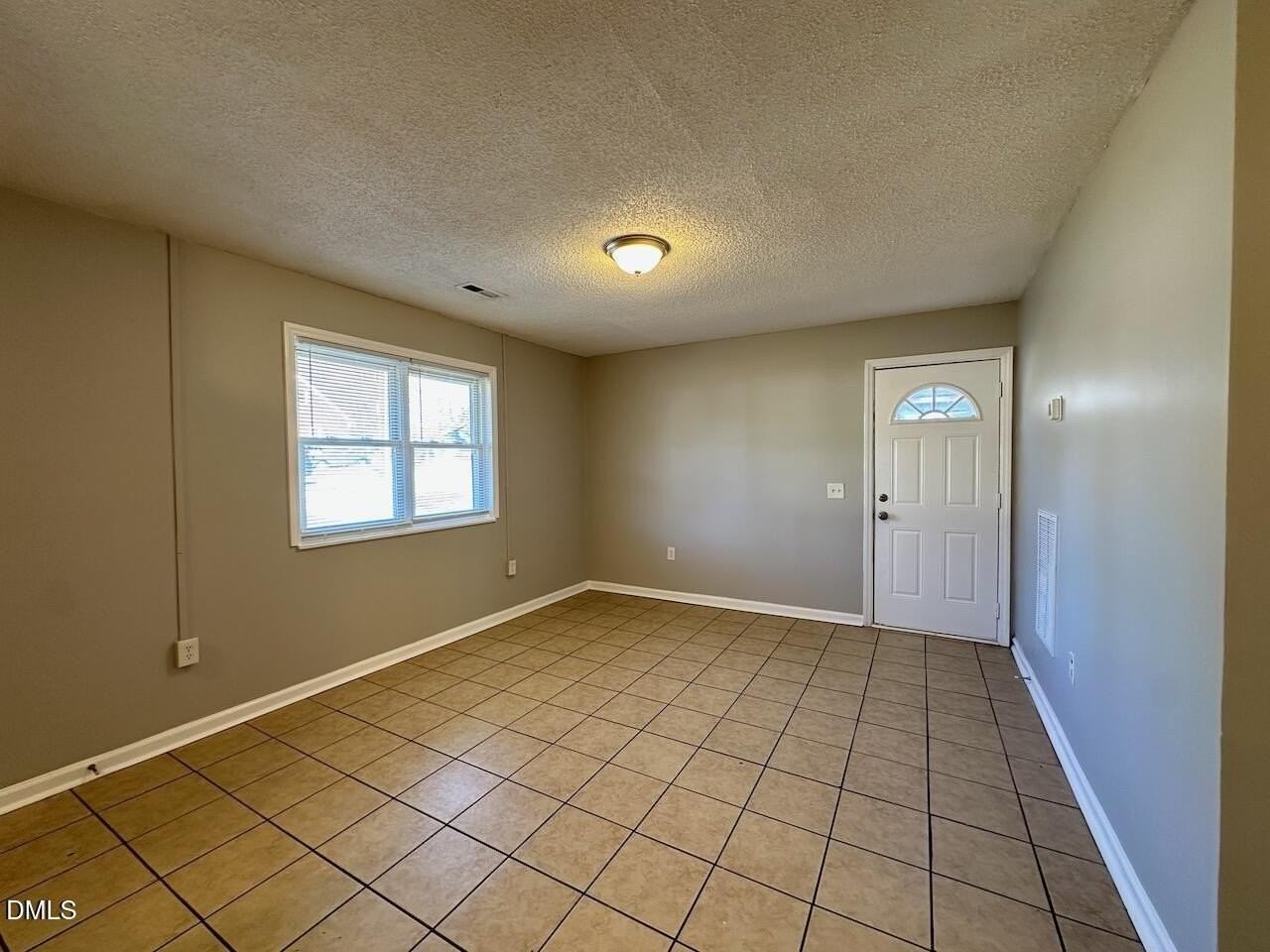 1128 Savannah Dr - Photo 7 of 21