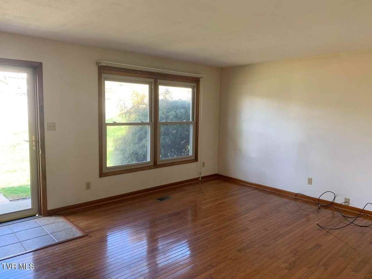 1071 Okrina Dr - Photo 2 of 13