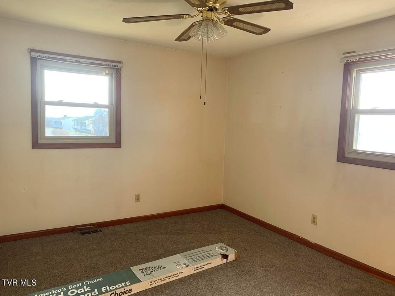 1071 Okrina Dr - Photo 7 of 13