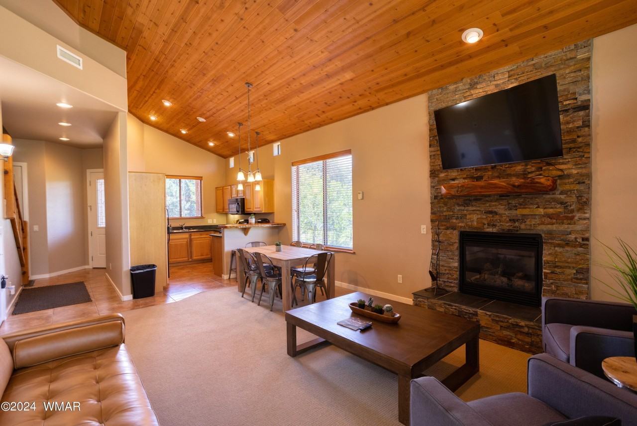 1400 W Navajo Ln Unit 18 #18 - Photo 3 of 14