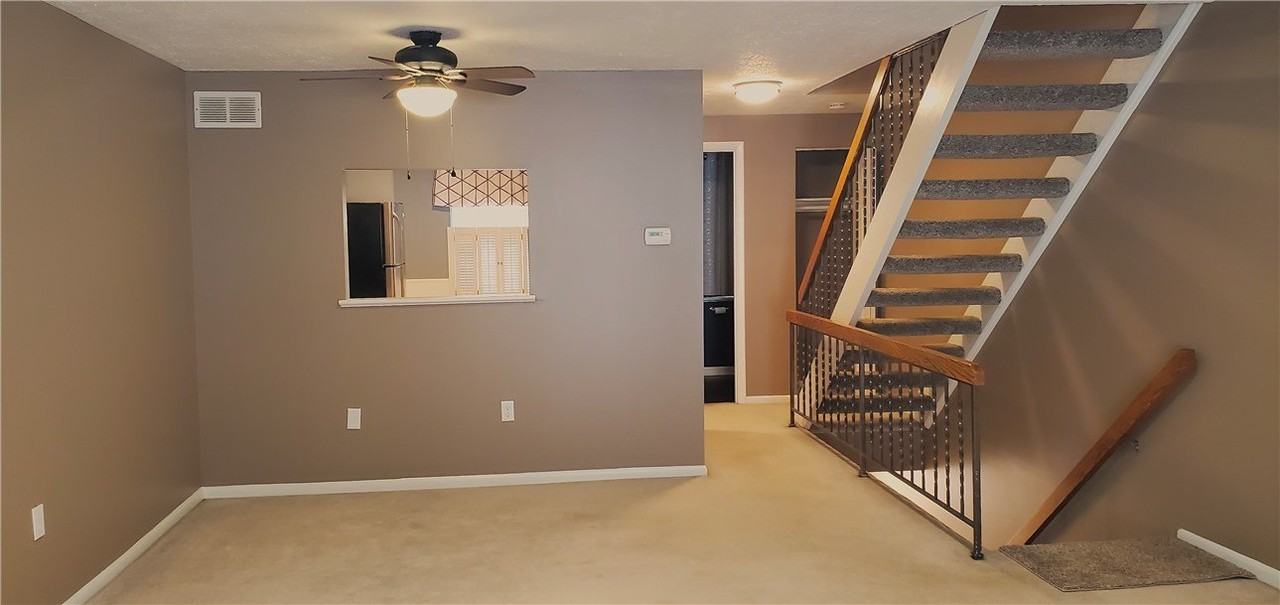 711 Newton Sq - Photo 3 of 16