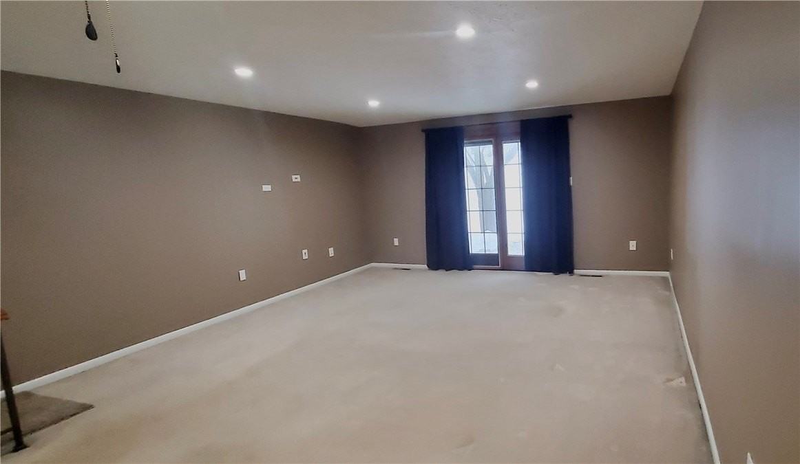 711 Newton Sq - Photo 4 of 16