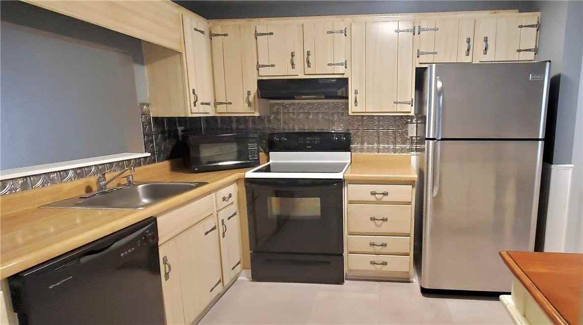 711 Newton Sq - Photo 5 of 16