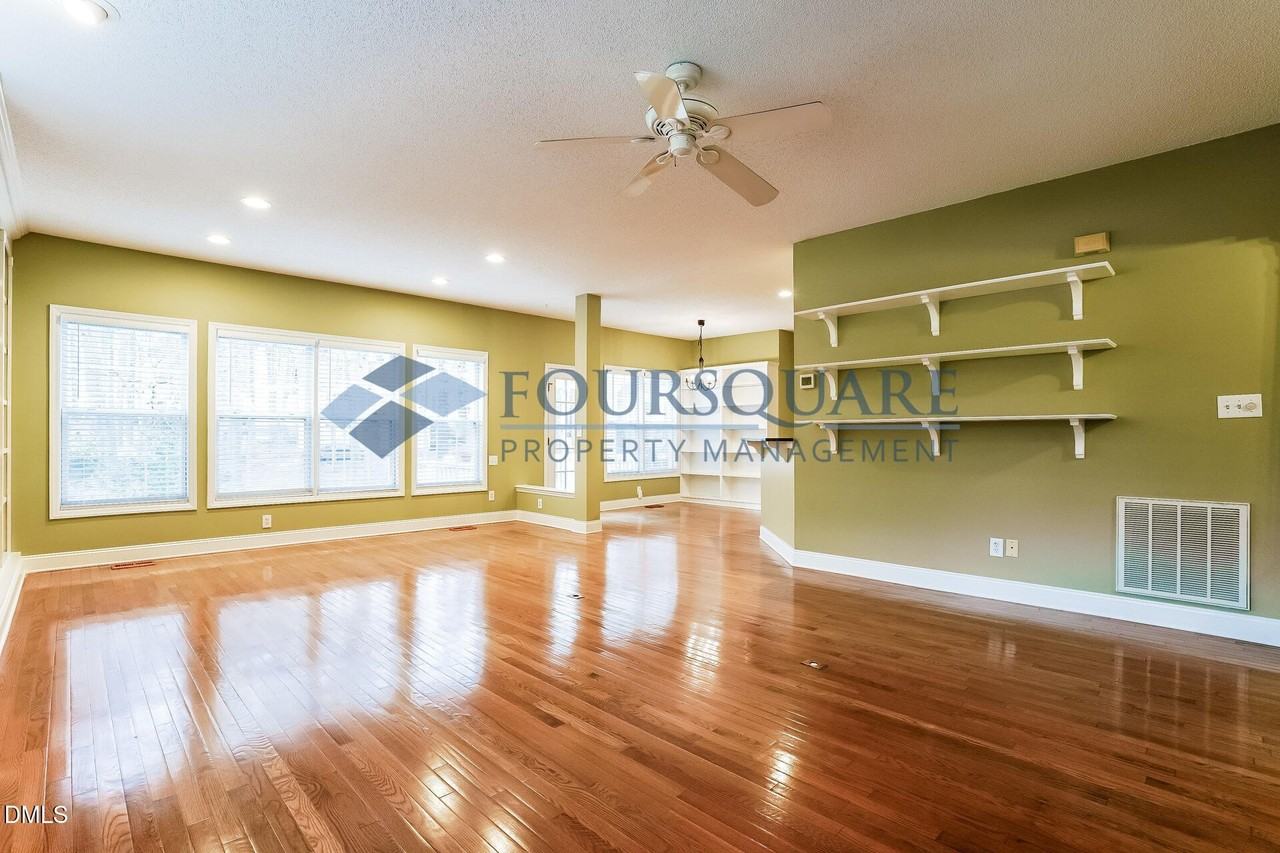 3135 Lariat Ridge Dr - Photo 4 of 17