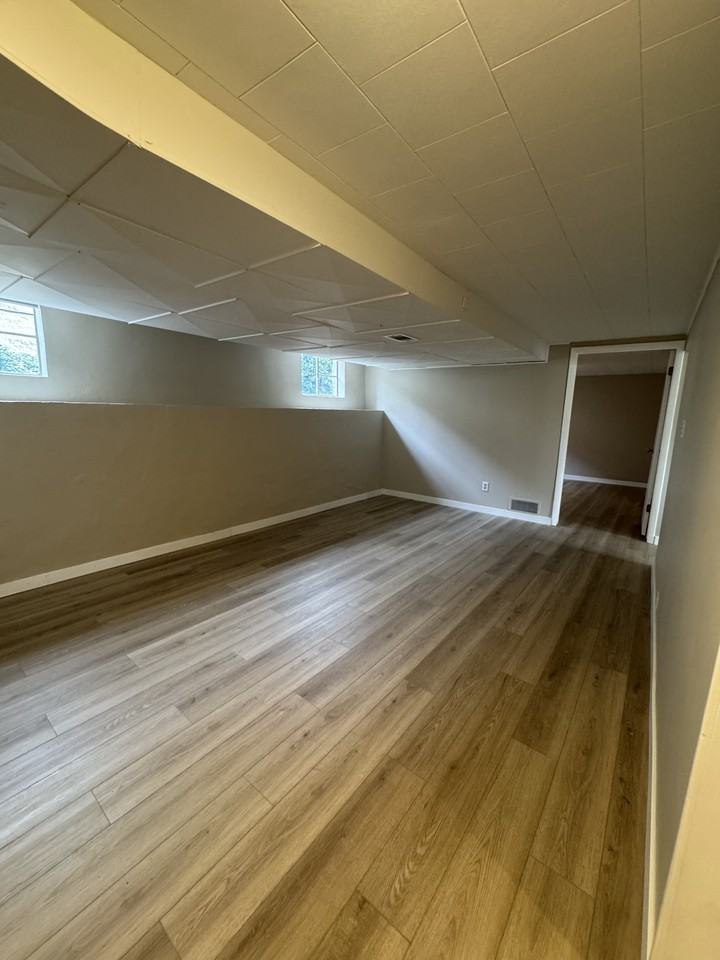 259 E Kelsey Ave - Photo 3 of 9